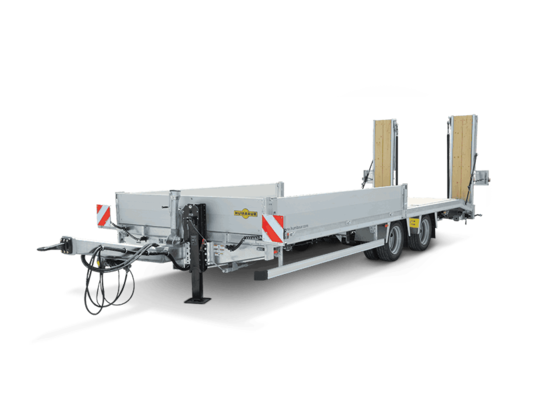 Tandemachs-Tieflader/Plattformanhänger mit klappbaren Auffahrrampen, seitlichen Bordwänden und Stützfuß – idealer Transportanhänger für Baumaschinen, Minibagger und Geräte.