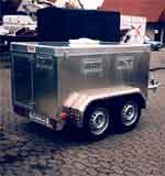 Tieranhänger mit Doppelachse und Belüftungsgittern – sicherer Transportanhänger für Hunde und Kleintiere.