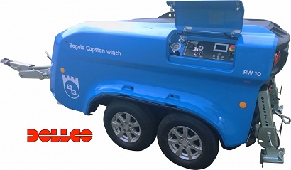 Trailer-montierte Bagela Capstan Winch RW 10 – mobile Spillwinde/Kabelziehwinde mit Bedienpult, Doppelachse und Stützrad für Kabelzug im Leitungsbau.